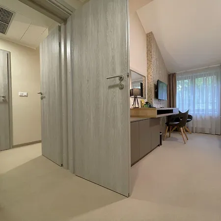 호텔 Panska Zahrada 4*