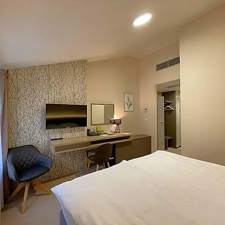Panska Zahrada Hotel Dobrichovice